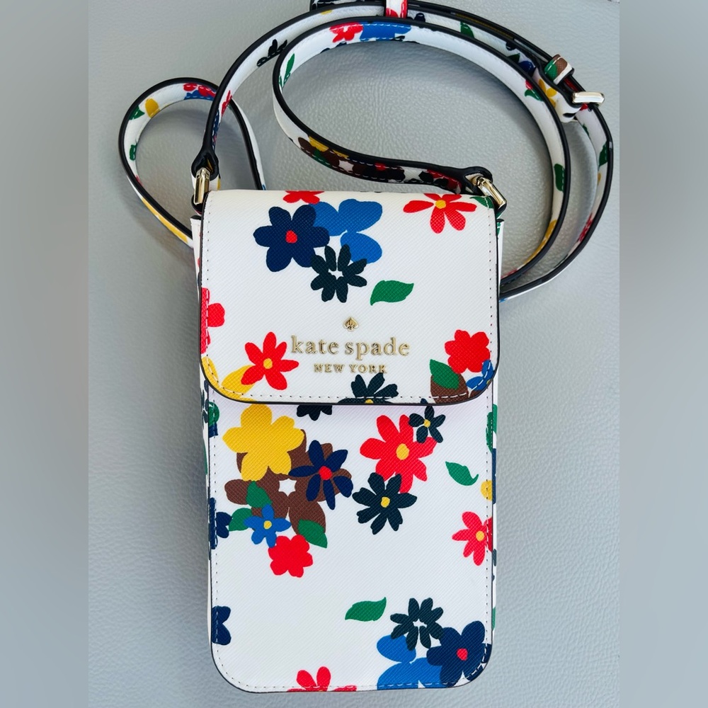 NWT! Kate Spade ♠️ New York 
Flap / Phone Crossbody in 
Bright floral print 🌺